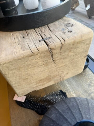 Møbel i træ
