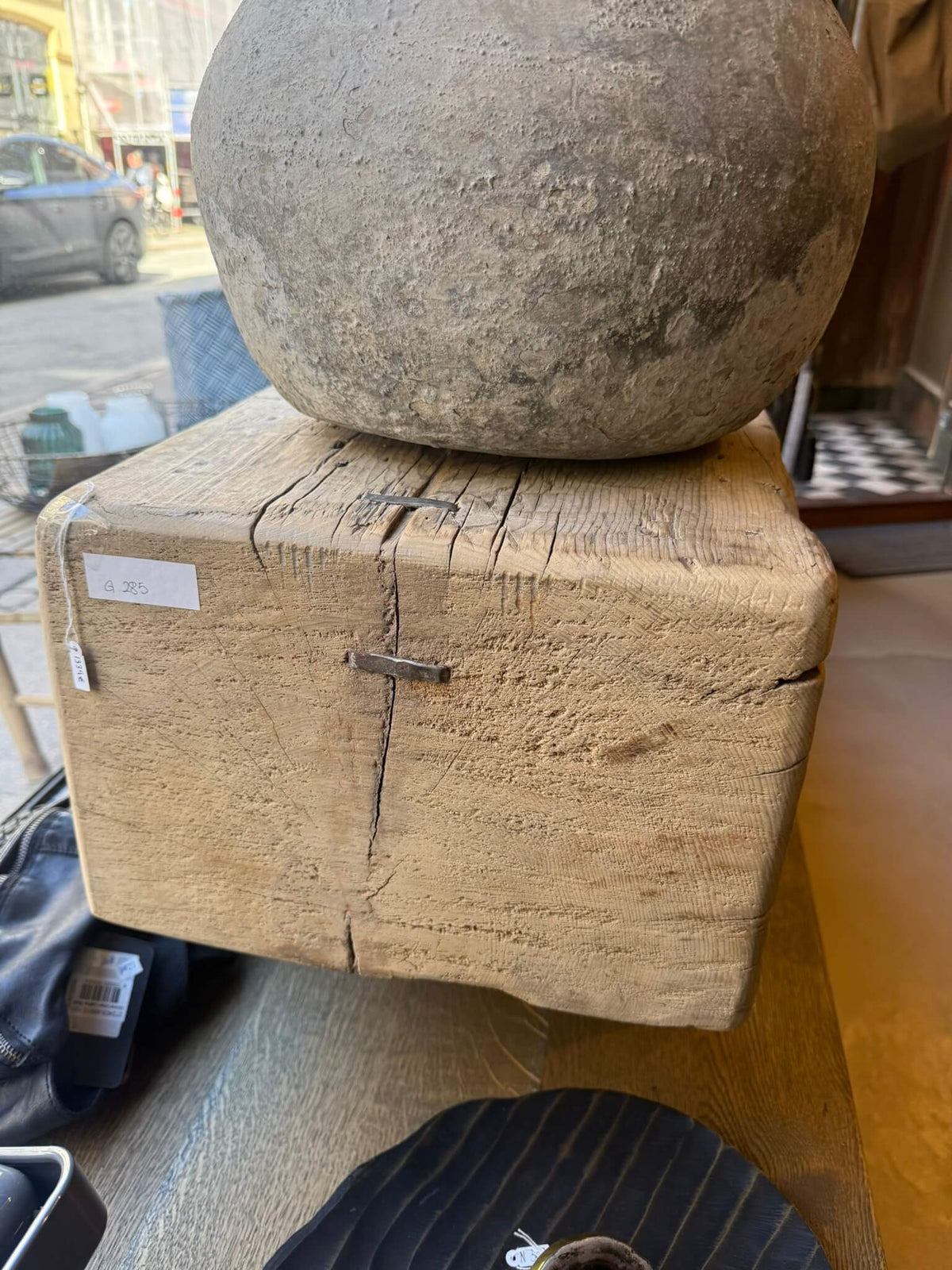 Møbel i træ