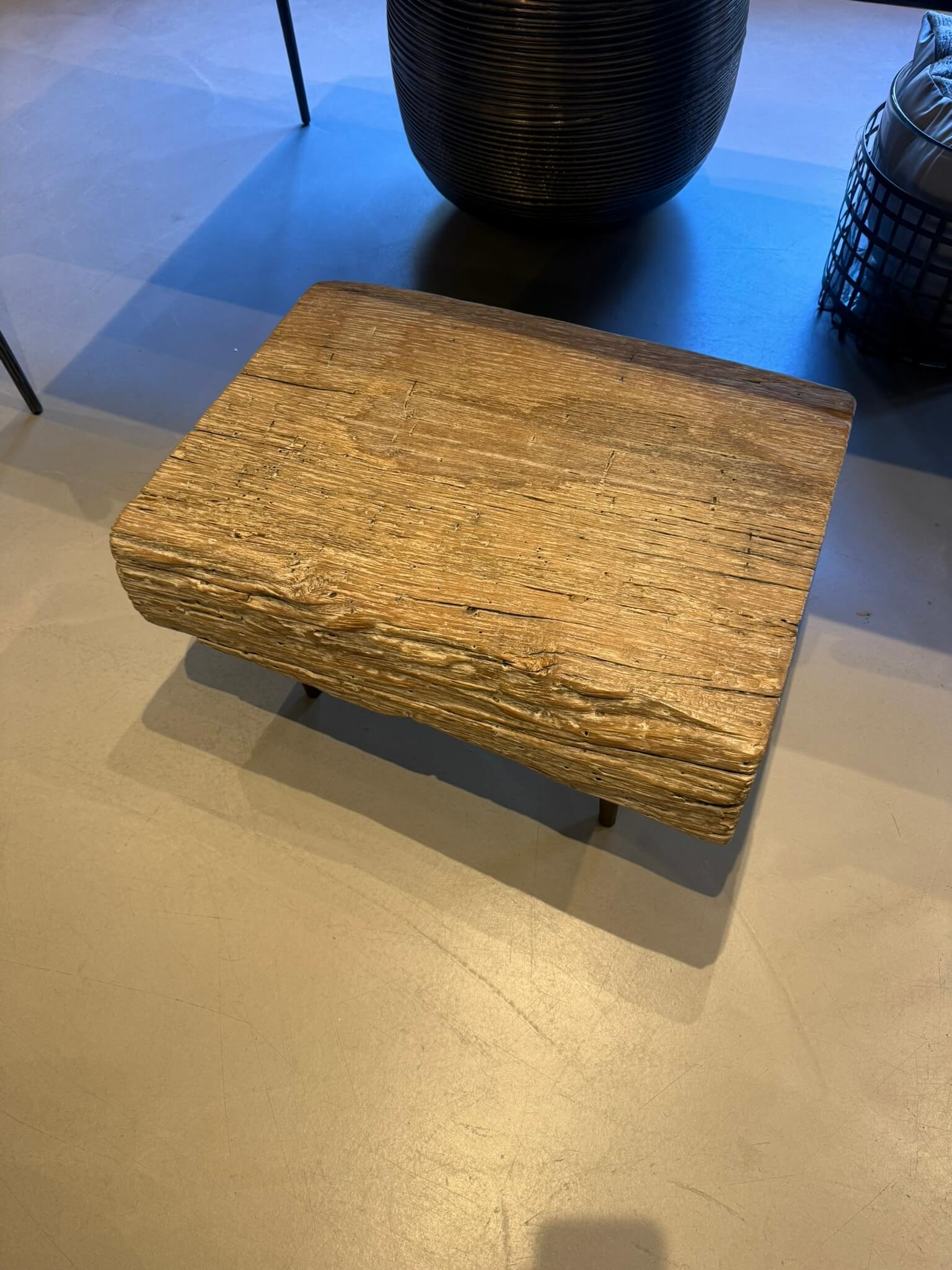 Træ møbel