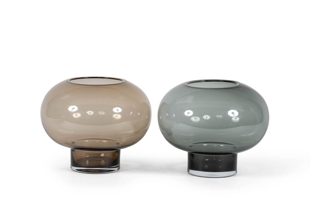 Bollvase on stand