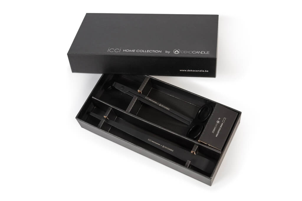 Giftbox with wicktrimmer and positioner