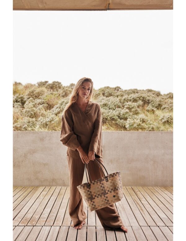 Mingle shopper, Liver Brown Mix | Handed By - Image 3