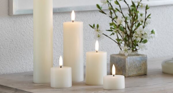 Smooth Mini Pillar Candle, Nordic White | Uyuni - Image 4