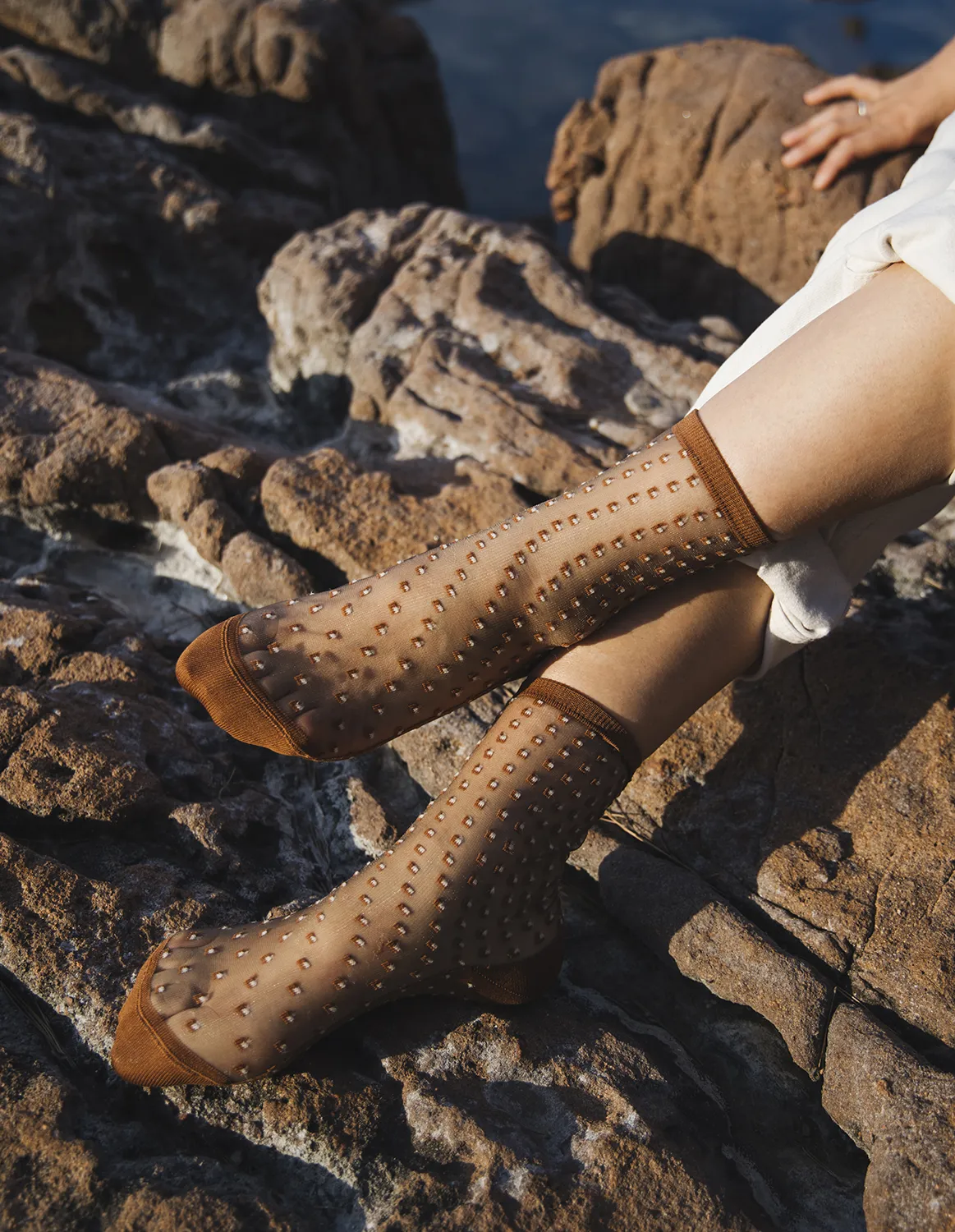 Crescent Brune, transparente strømper | Atelier St Eustaache