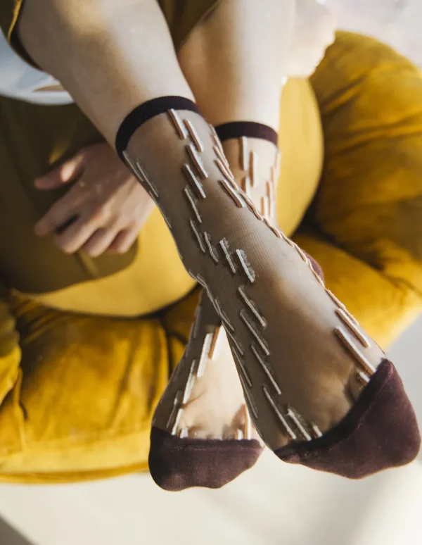 Palina Brune, transparente strømper | Atelier St Eustaache