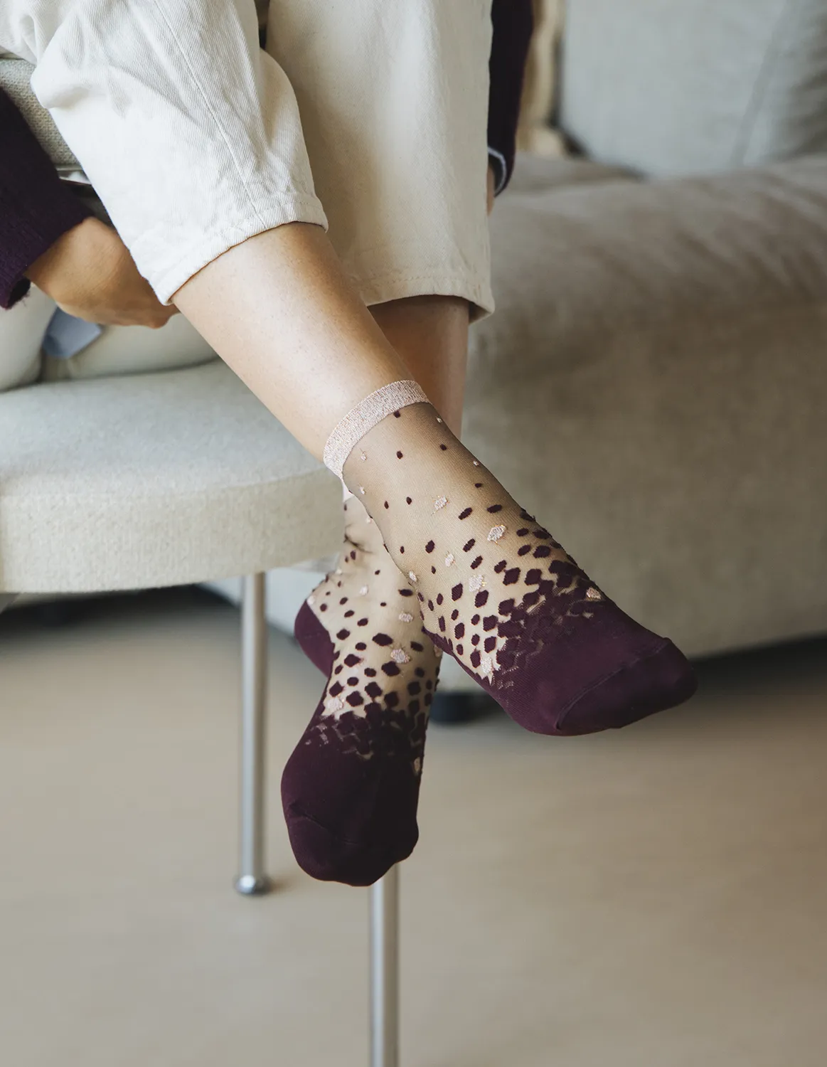 NakaMeguro Bordeaux, transparente strømper | Atelier St Eustache - Billede 2