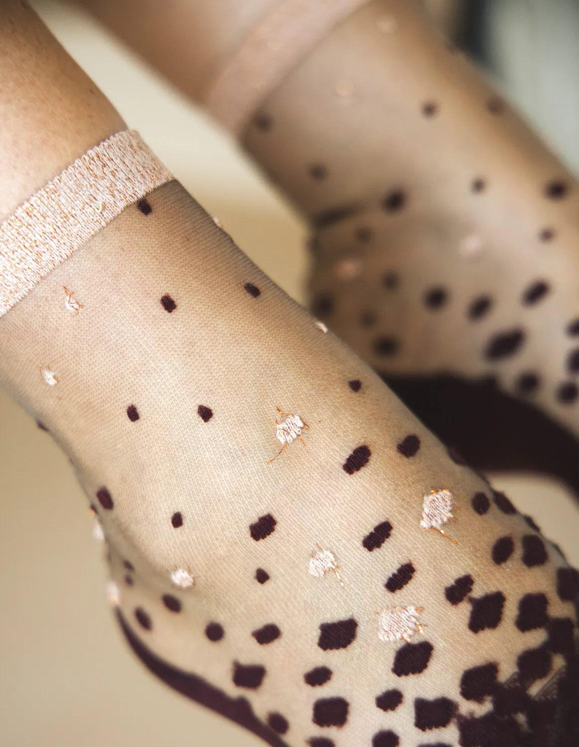 NakaMeguro Bordeaux, transparente strømper | Atelier St Eustache - Billede 3