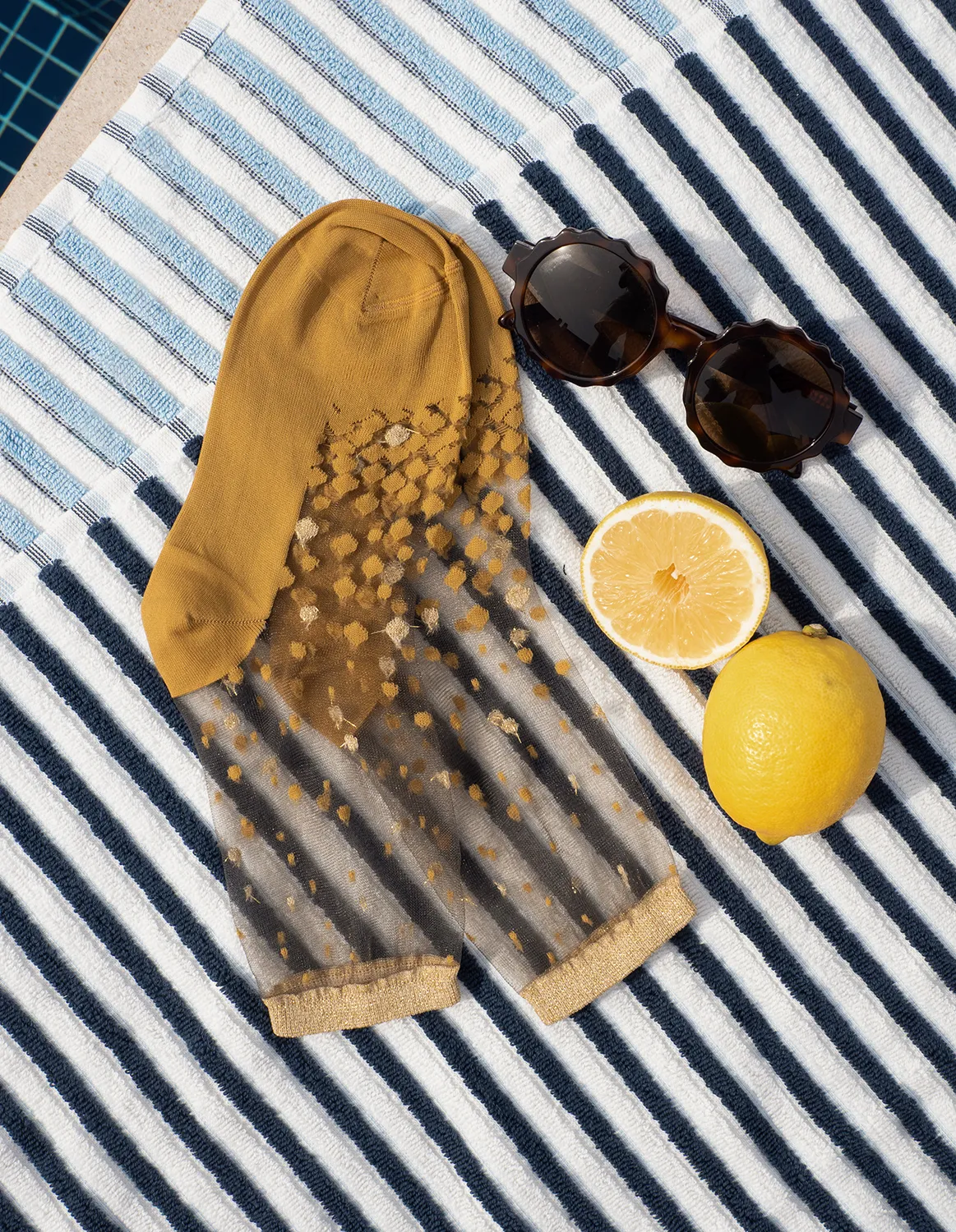 NakaMeguro Ocre, transparente strømper | Atelier St Eustache - Billede 5